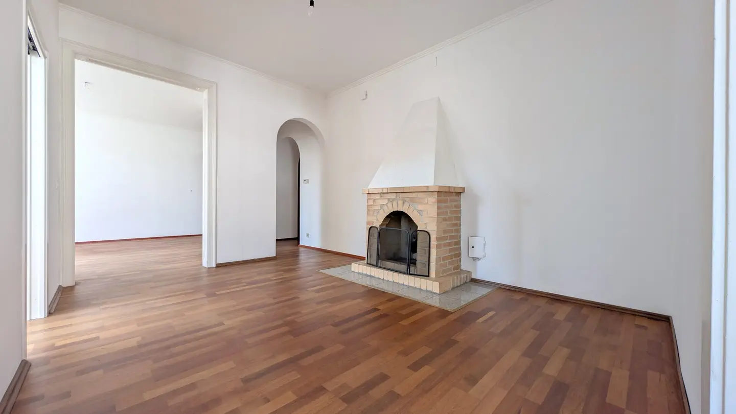 Helle 4-Zimmer-Altbauwohnung mit Kamin und beeindruckendem Ausblick