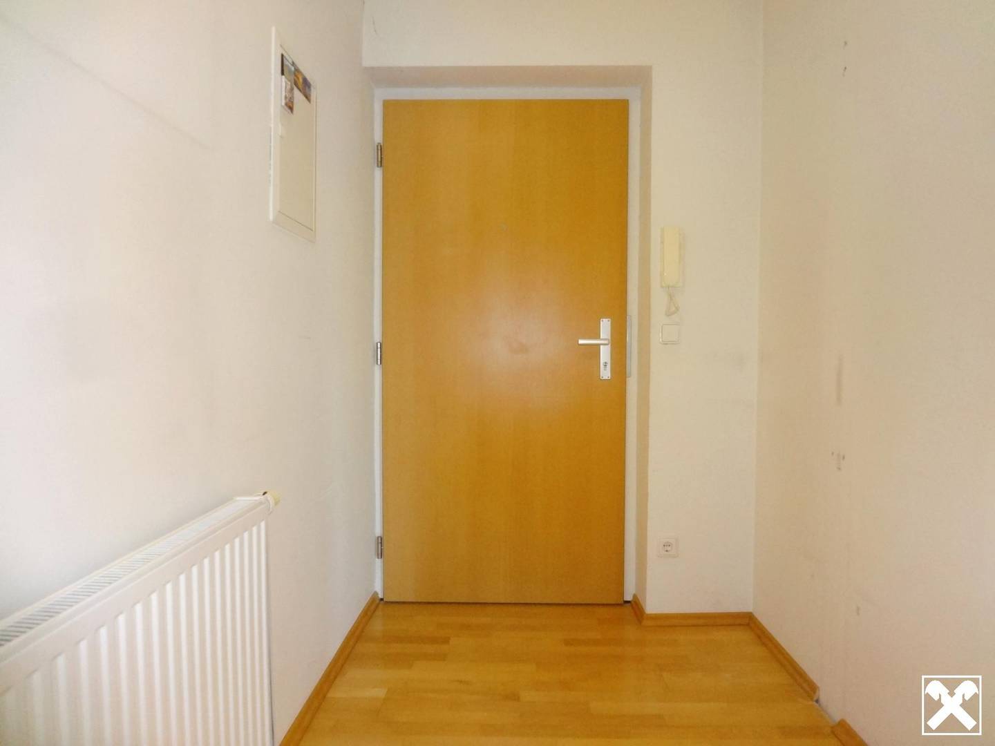 Bright apartment in town centre with lift and balcony