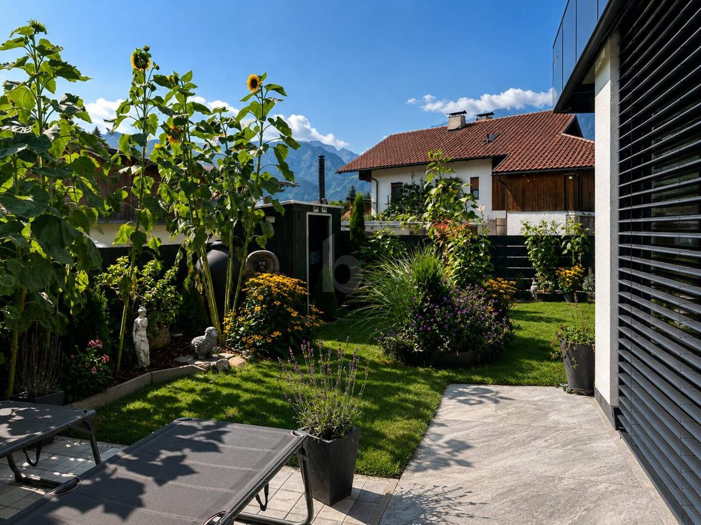 Helle Familienwohnung mit Photovoltaikanlage und Garten