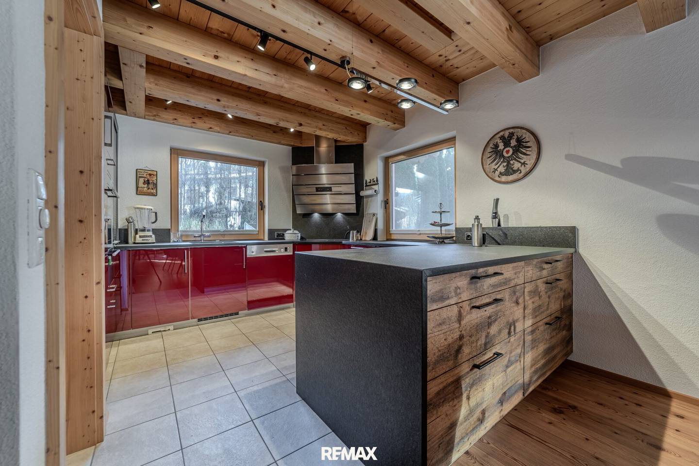 Your generous feel-good oasis near the golf course, both "inside" and "outside"