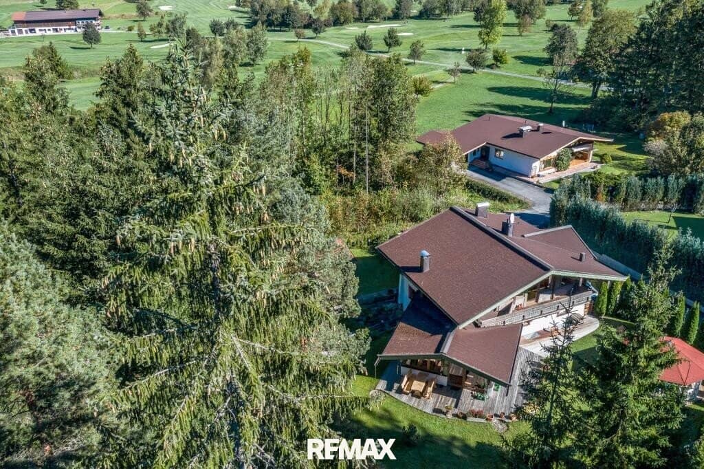 Your generous feel-good oasis near the golf course, both "inside" and "outside"