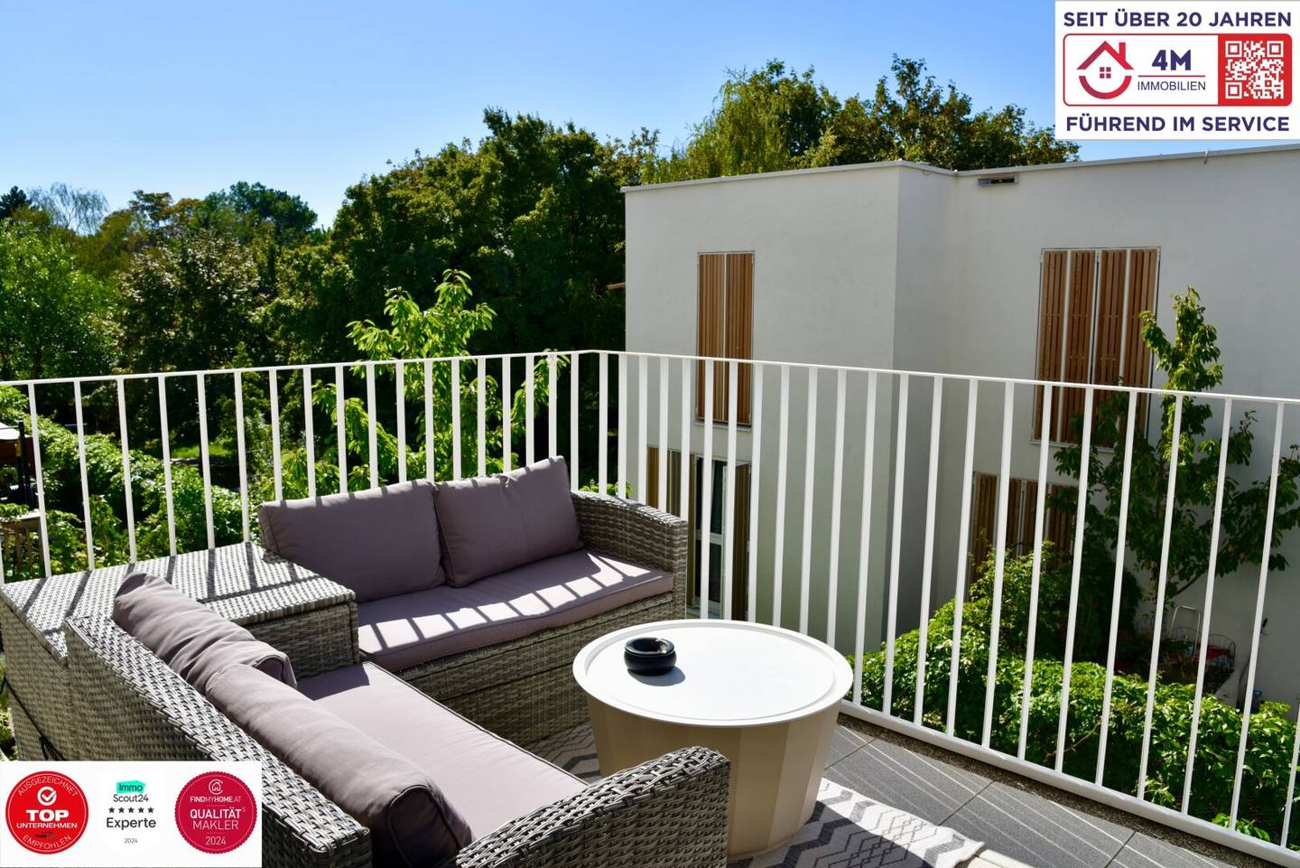 Experience Vienna Anew: Exclusive 3-room apartment between parkland and city