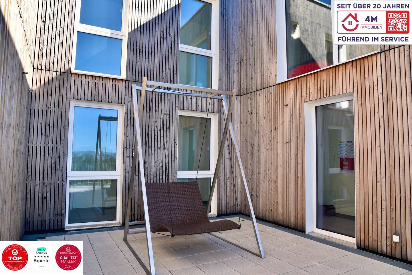 Experience Vienna Anew: Exclusive 3-room apartment between parkland and city