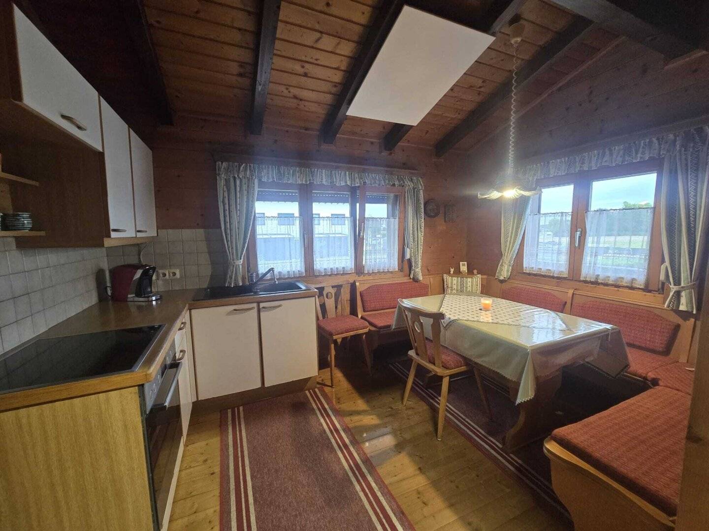+Haus nahe Schloss Eckartsau: 965m² Grund, 4-Zimmer-Haus mit Wohn-Essküche,+ Kamin &amp; Sauna+ Garage+