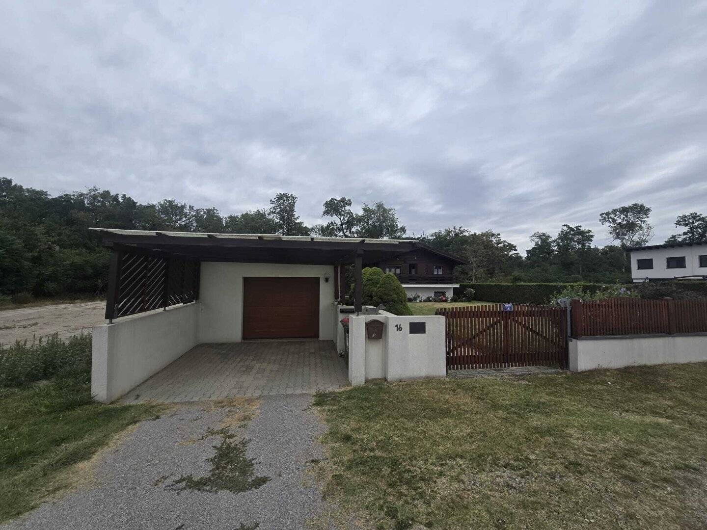 +Haus nahe Schloss Eckartsau: 965m² Grund, 4-Zimmer-Haus mit Wohn-Essküche,+ Kamin &amp; Sauna+ Garage+