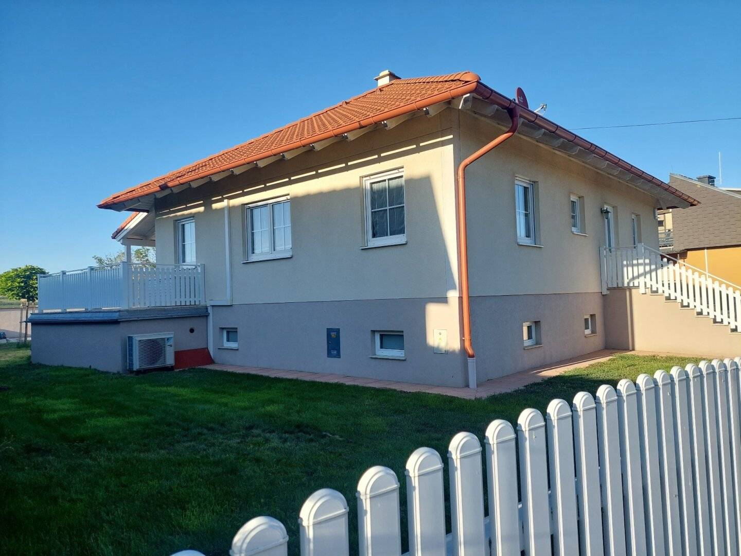 2472 Prellenkirchen - well-maintained single-family house with swimming pool