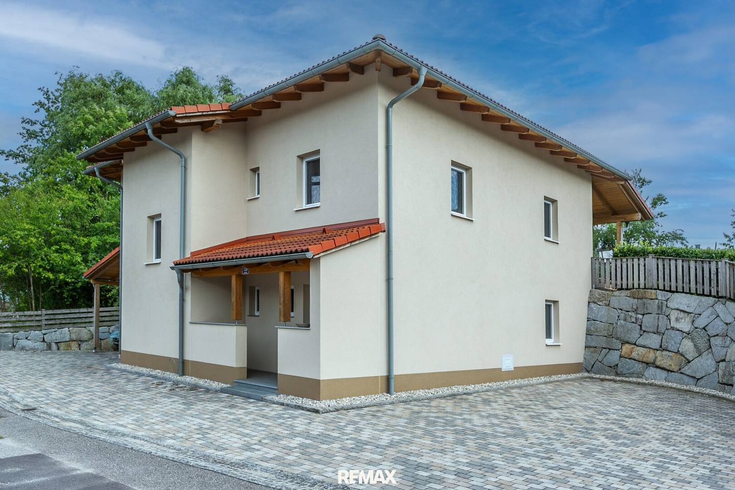 Großzügiges Einfamilienhaus in ruhiger Grünlage!