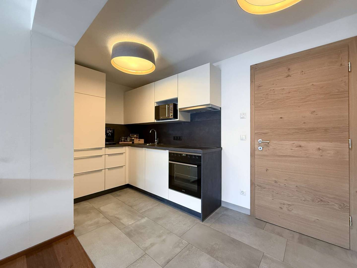 Ski in ski out ground floor apartment with large sunny terrace