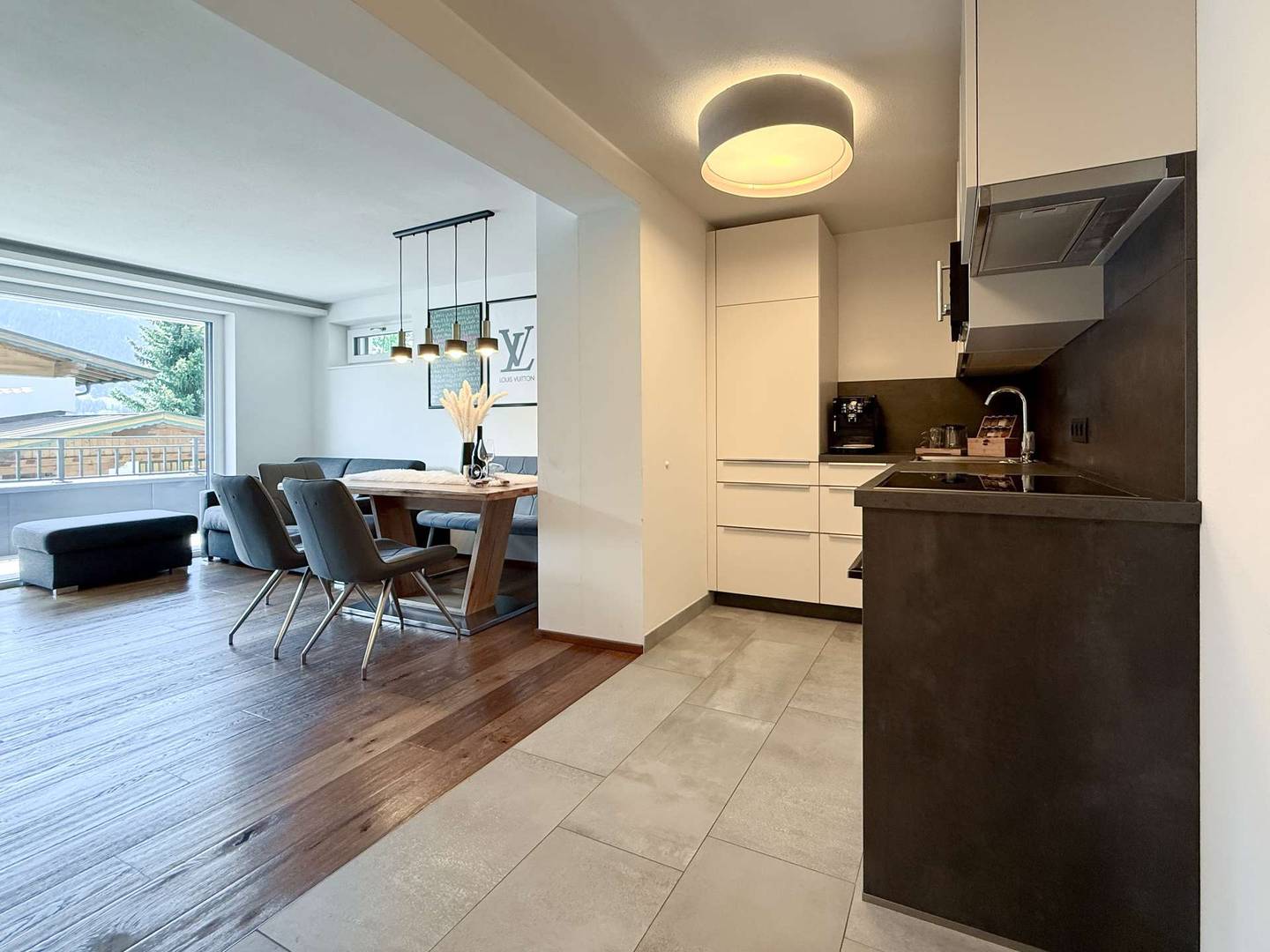 Ski in ski out ground floor apartment with large sunny terrace