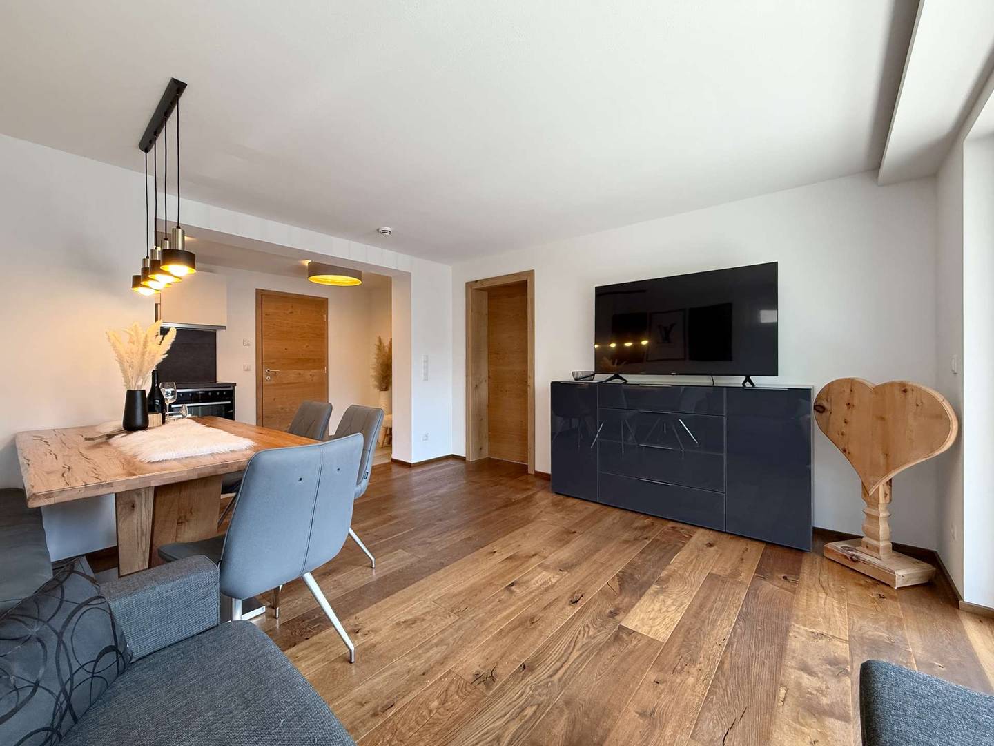 Ski in ski out ground floor apartment with large sunny terrace