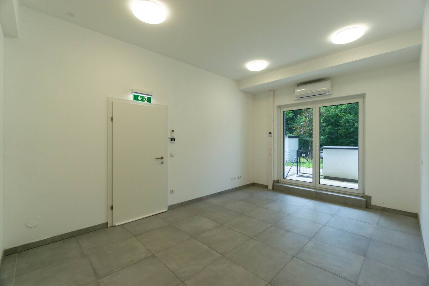 Garden apartment with children's playground in Pressbaum