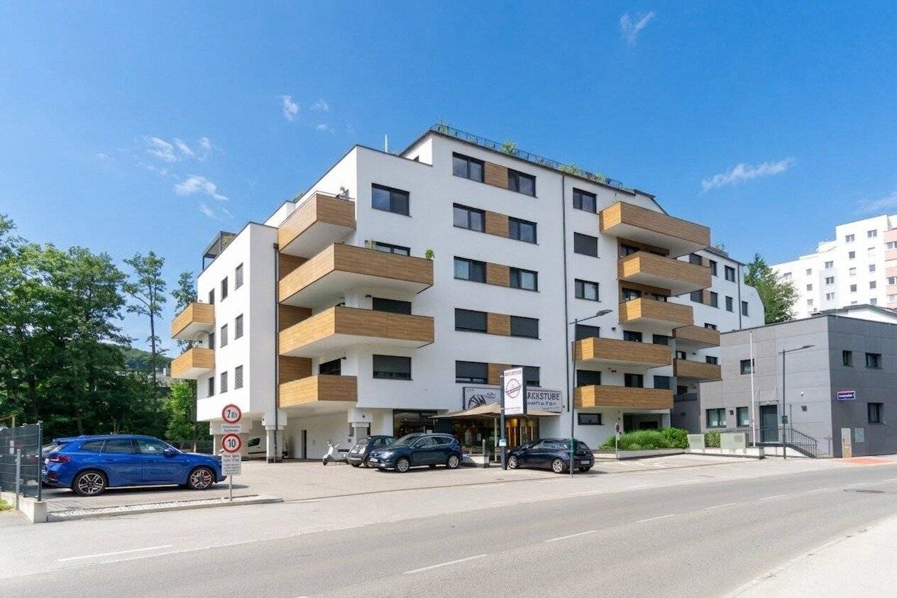 Garden apartment with children's playground in Pressbaum