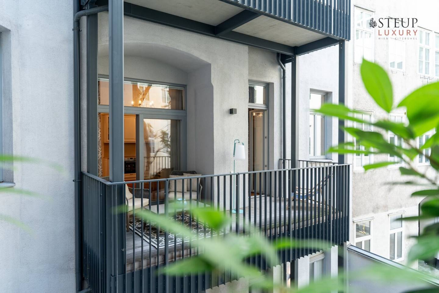 Project JULIE &amp; FERDY – Exclusive city centre apartment with quiet courtyard view