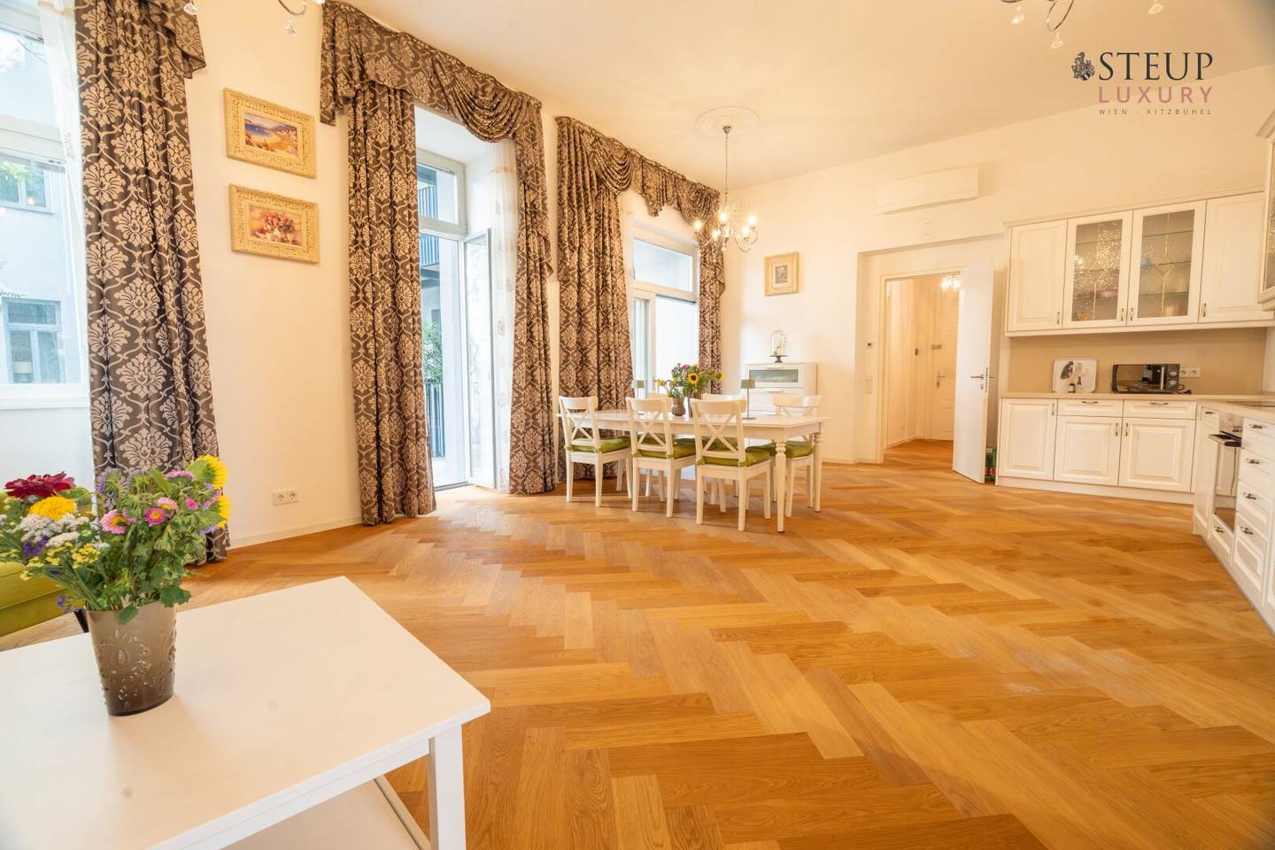 Project JULIE &amp; FERDY – Exclusive city centre apartment with quiet courtyard view