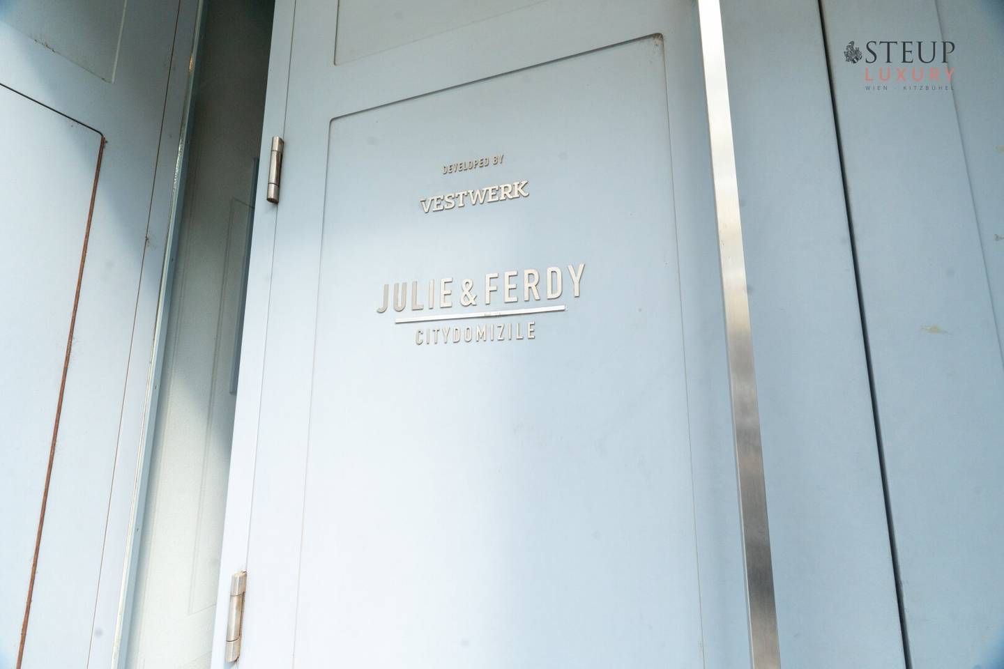 Project JULIE &amp; FERDY – Exclusive city centre apartment with quiet courtyard view