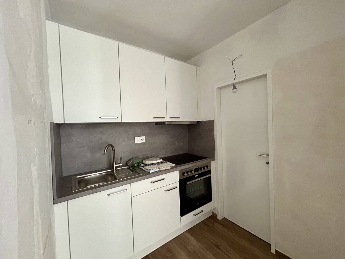 Helle, frisch renovierte 2-Zimmer-Wohnung mit Loggia, zentrumsnah in Parsch