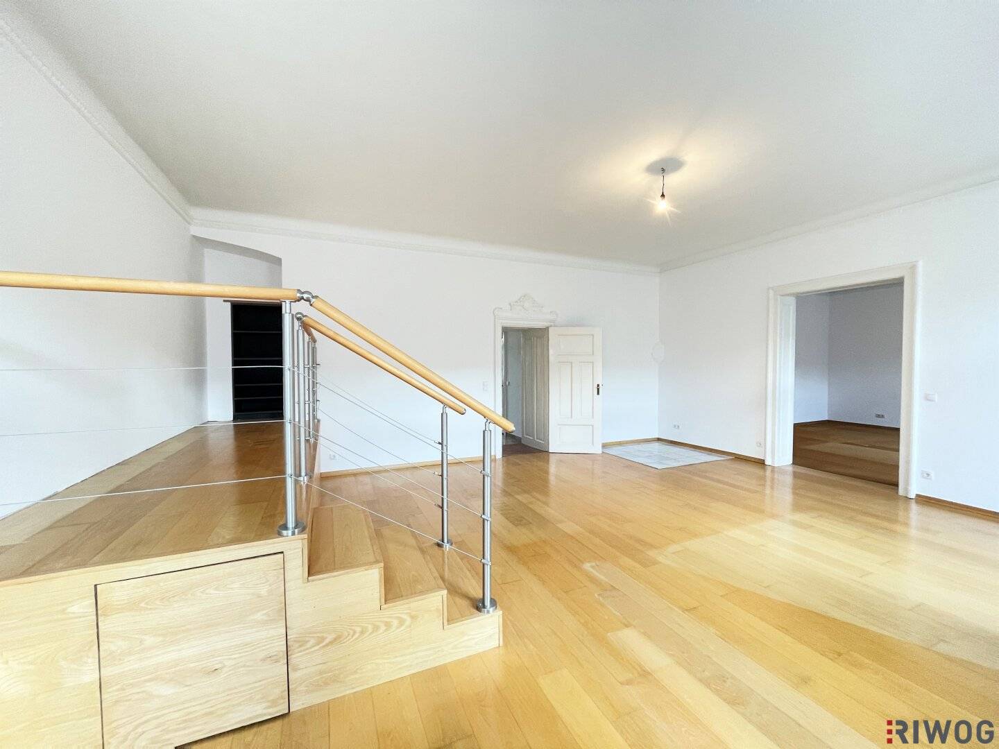 3 Zimmer Altbau-Wohnung am Stadtpark // mit Galerie sowie begehbarer Garderobe