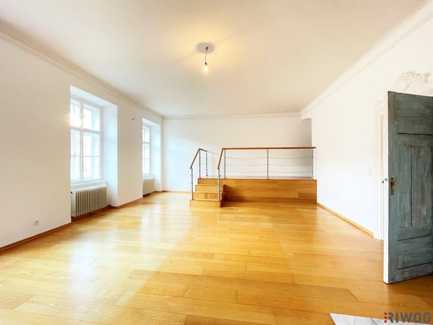3-room old building apartment at Stadtpark with gallery and walk-in wardrobe