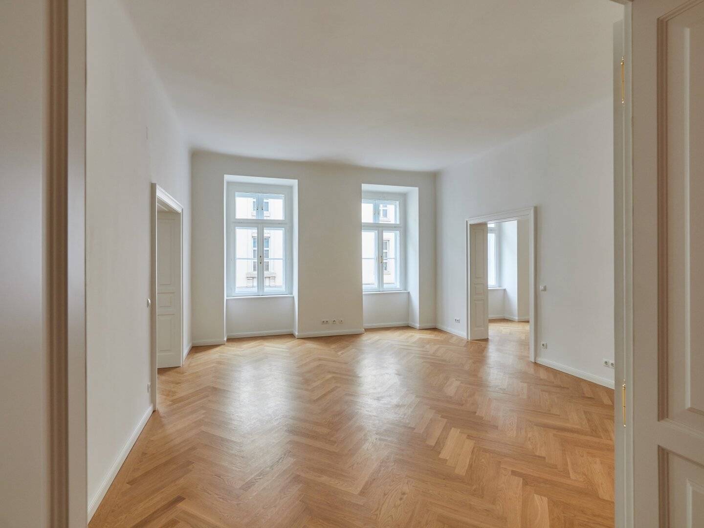 Completely renovated beautiful 5-room period apartment in great location near Schottentor 1090