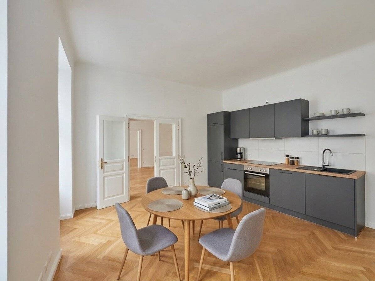 Completely renovated beautiful 5-room period apartment in great location near Schottentor 1090