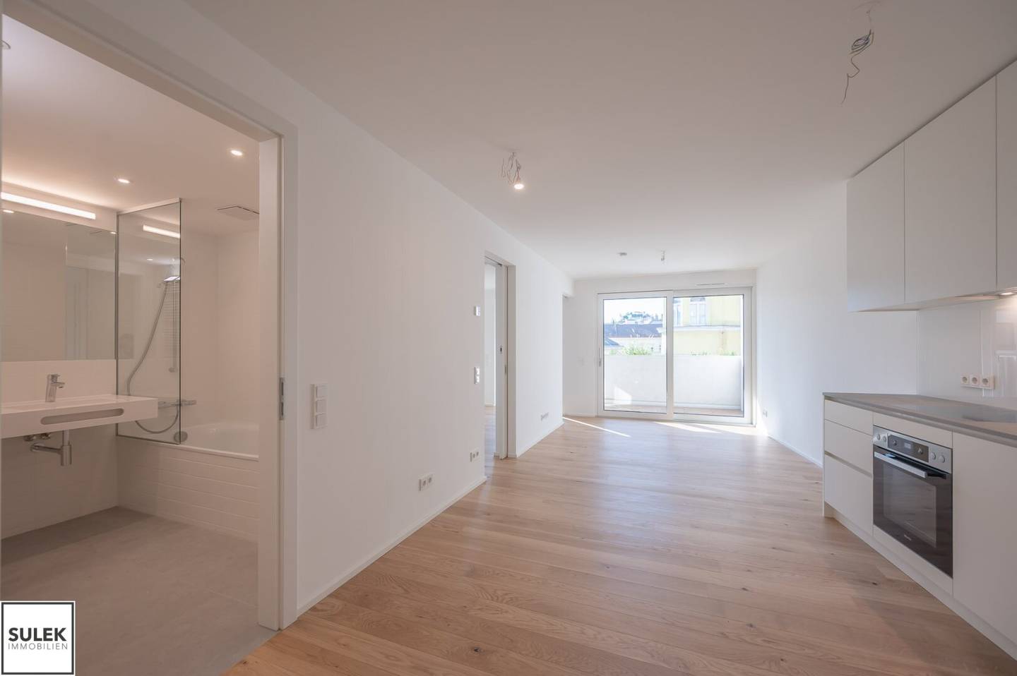 from September Well equipped single or couple apartment on the 1st floor at Schönbrunner Straße