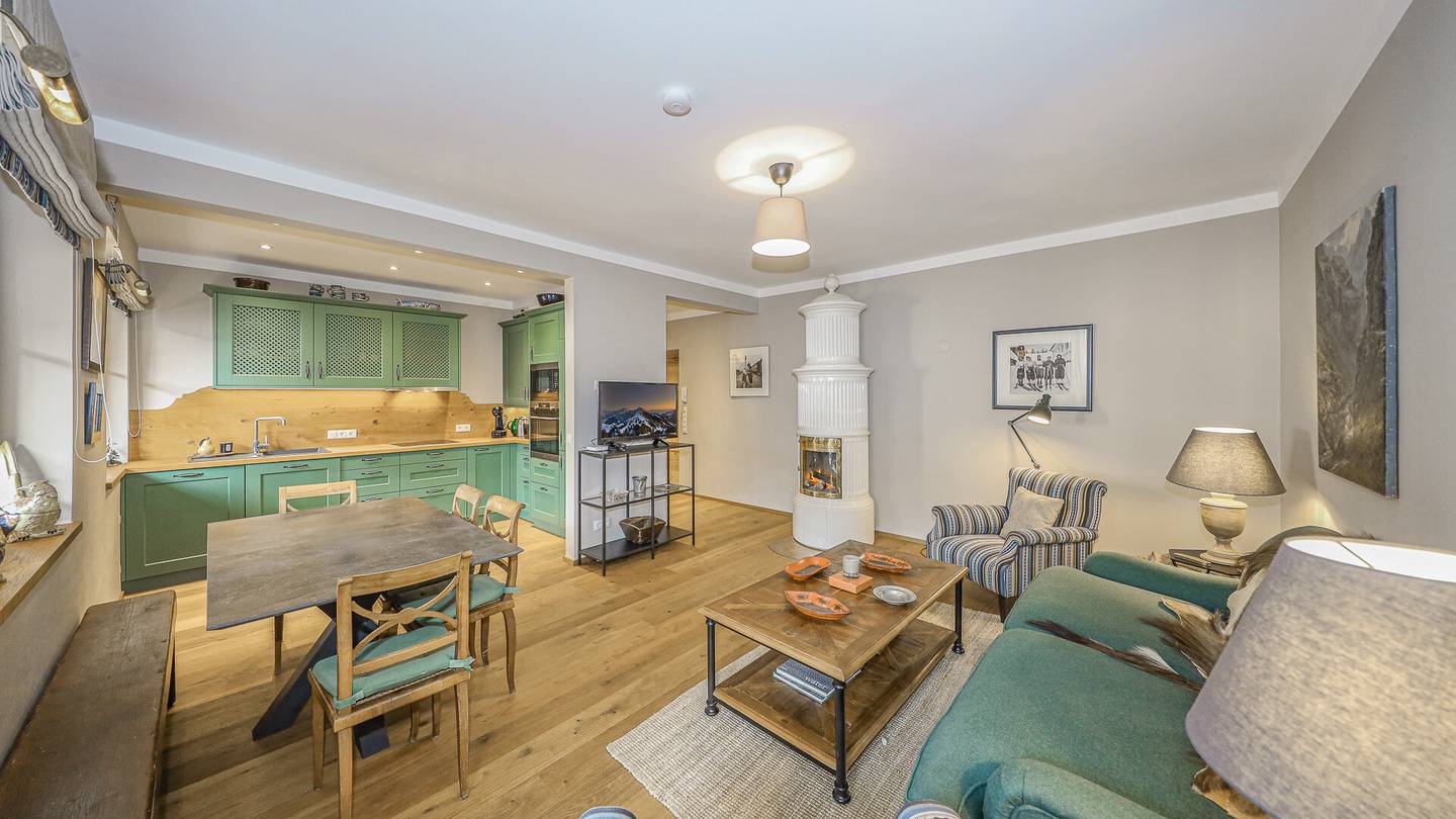 Wohnung mit Kamin und Balkon in ruhiger Zentrumslage