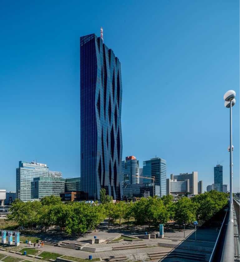 Wohnung im DC Tower mit unverbaubarem Donauparkblick