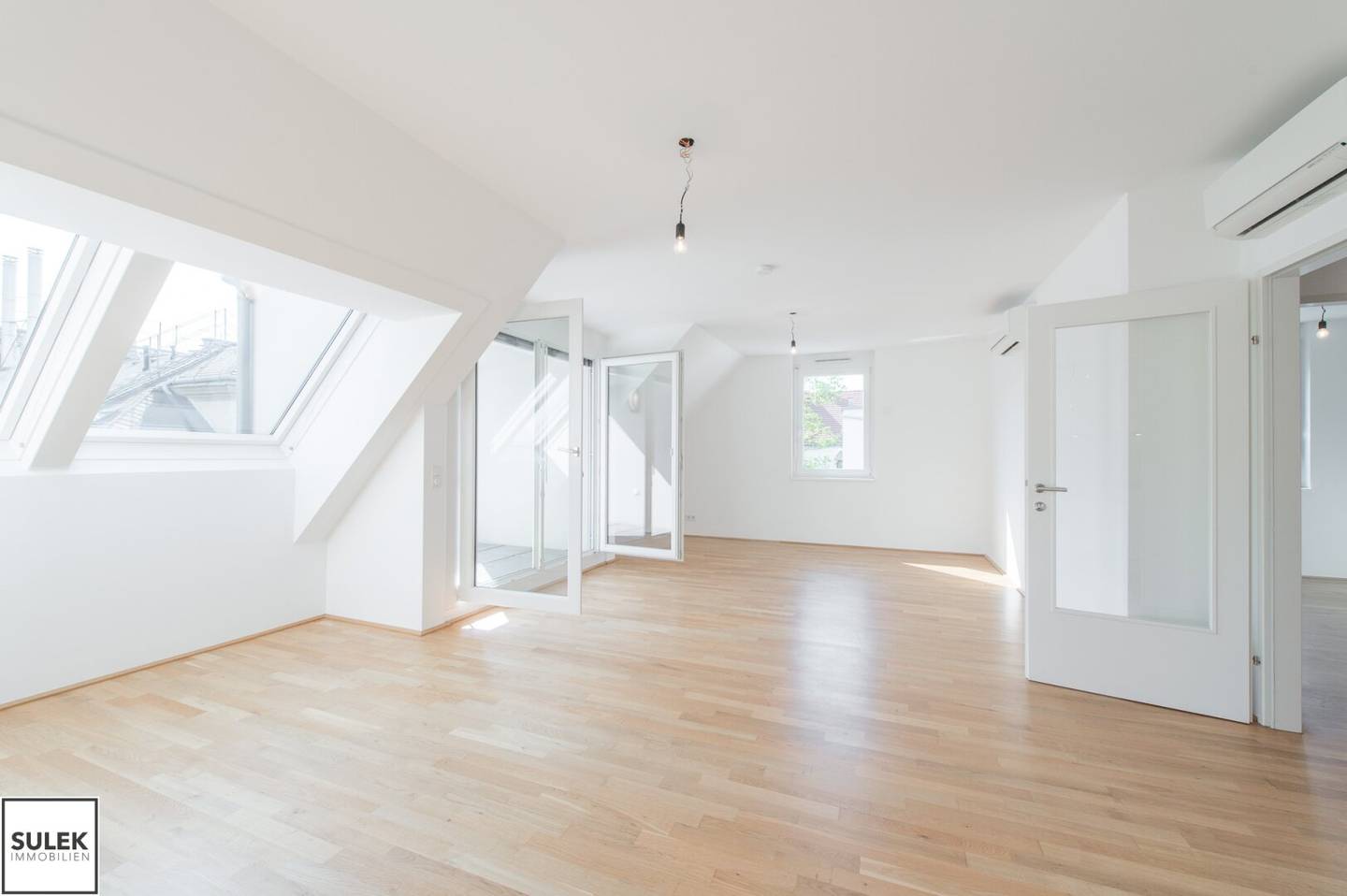 *** helle 3-Zimmer DG-Wohnung mit südseitiger Terrasse und Klima - im Herzen Währings! ab 1.11.***