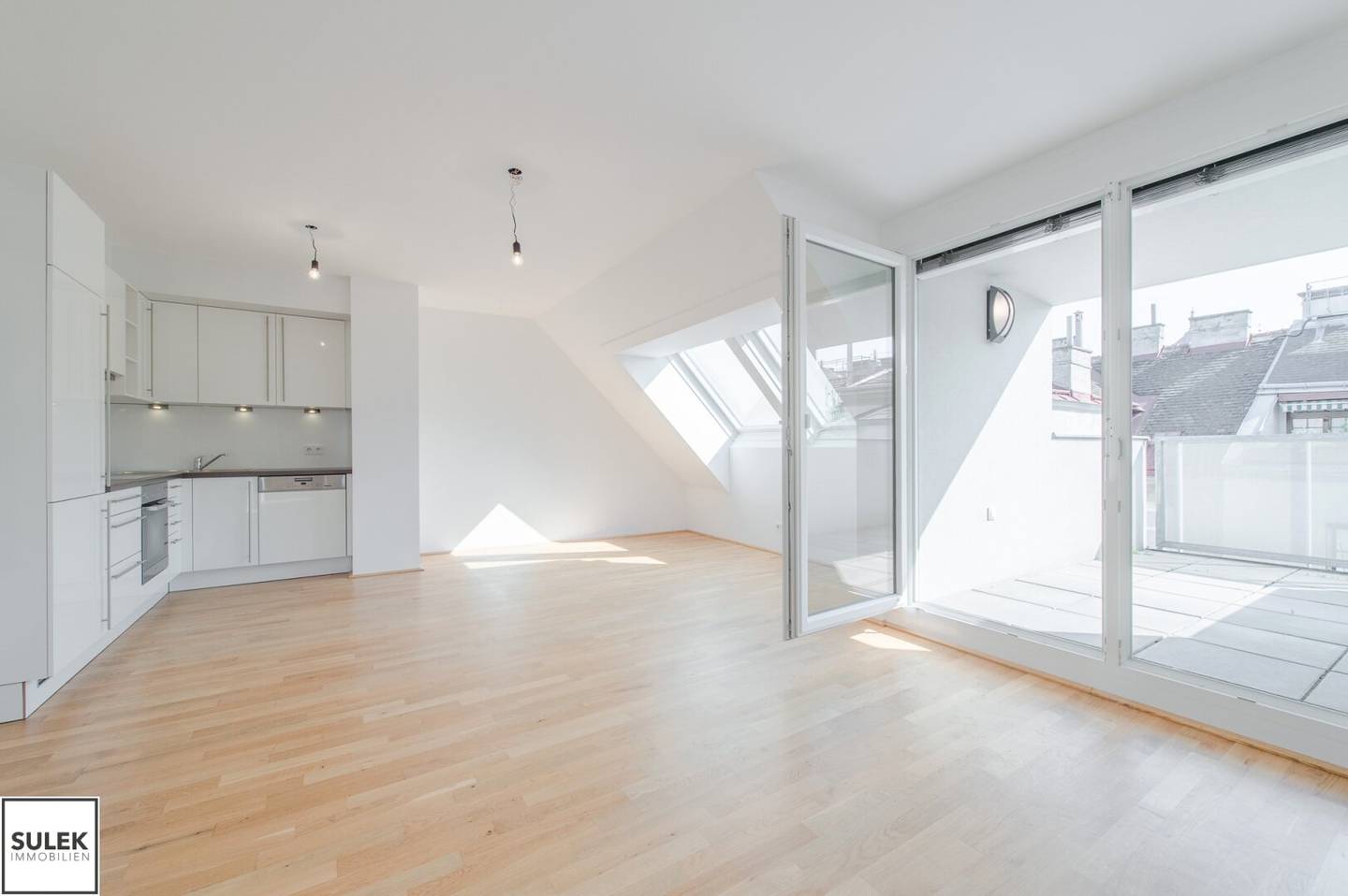 *** helle 3-Zimmer DG-Wohnung mit südseitiger Terrasse und Klima - im Herzen Währings! ab 1.11.***