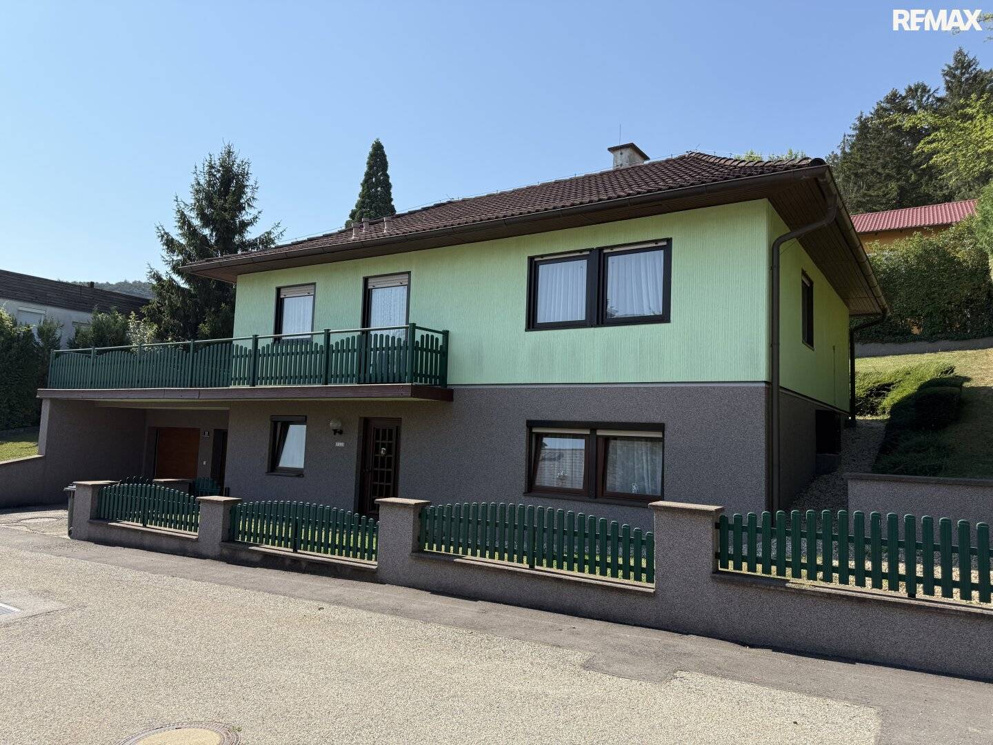 Sonnenseite! Einfamilienhaus in Wöllersdorf mit Garten, Garage, Terrasse und Platz für die ganze Familie!