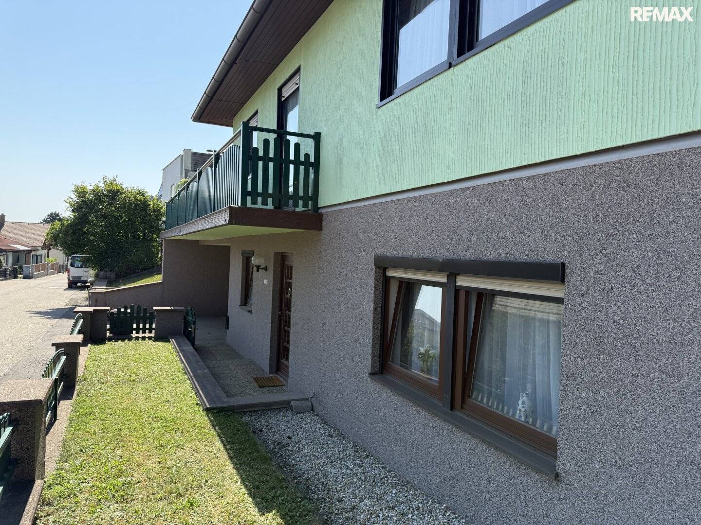 Sonnenseite! Einfamilienhaus in Wöllersdorf mit Garten, Garage, Terrasse und Platz für die ganze Familie!