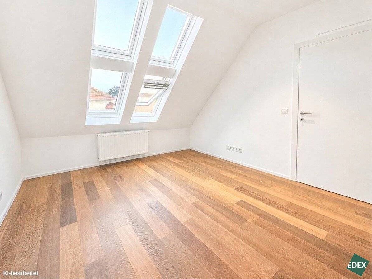 Attractive attic apartment near Schönbrunn | 3 rooms possible | U4 in 100 m