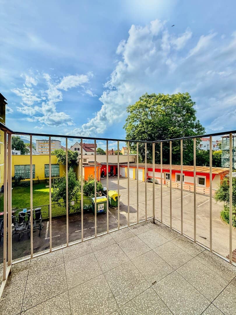 BALKON I SANIERT I BADEWANNE I INNENHOF-AUSRICHTIG I SEHR RUHIG I MODERNES BADEZIMMER I PARKPLATZ OPTIONAL I EINBAUKÜCHE I PROJEKT WOHNEN I