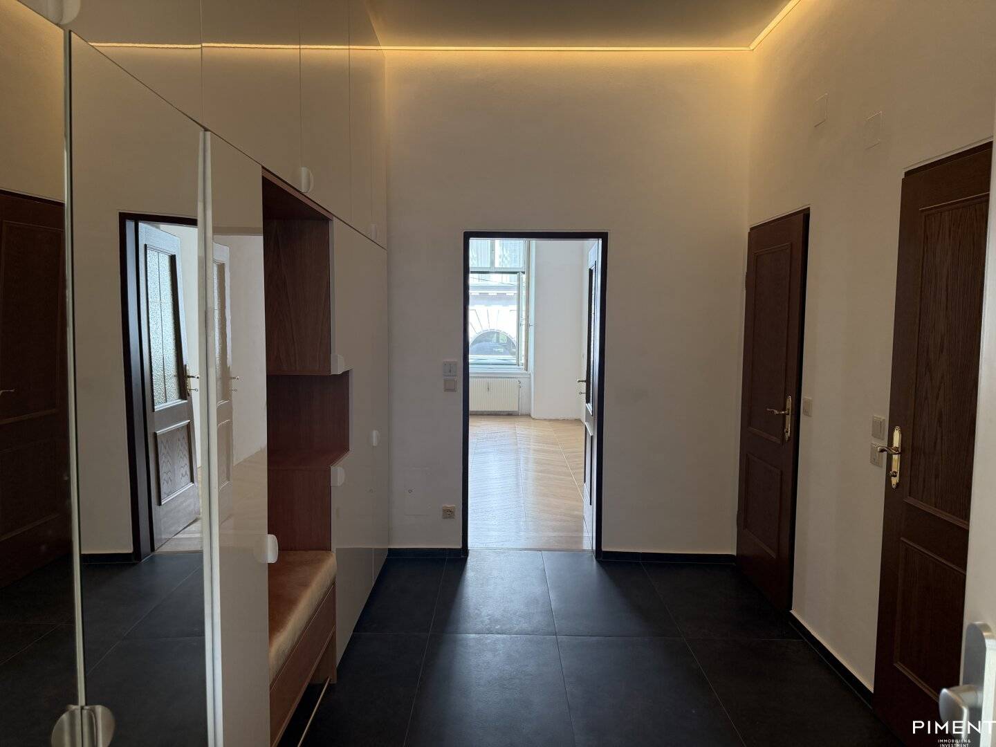 GROSSZÜGIGE 2-ZIMMER ALTBAU-WOHNUNG - IM 8. BEZIRK!