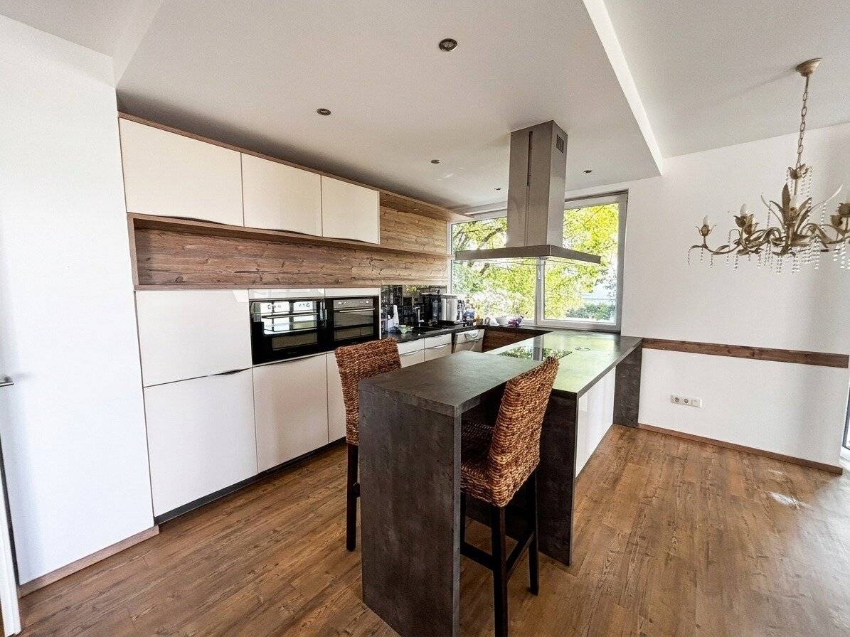 Helle Wohnung in toller Linzer Lage mit Balkon &amp; Tiefgaragenplatz
