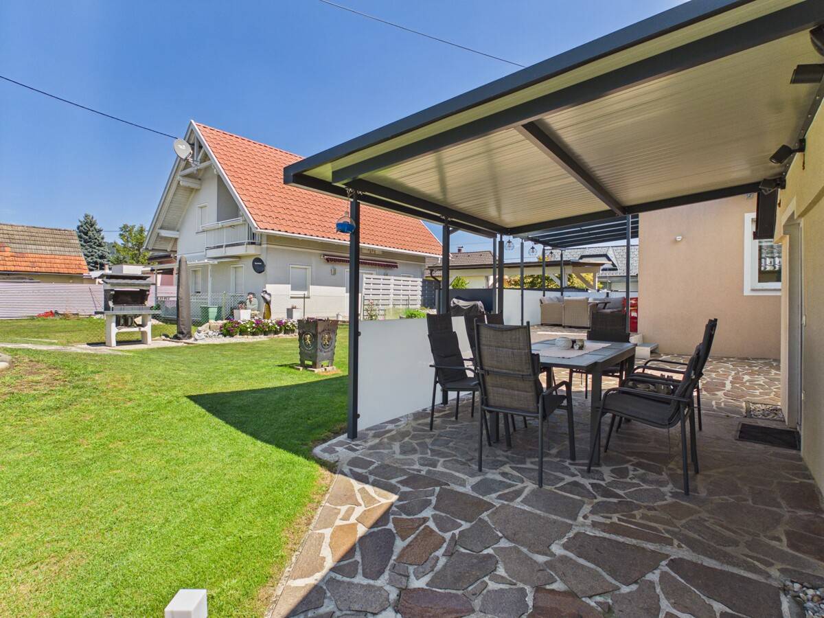 Renovated family apartment with pool and heat pump