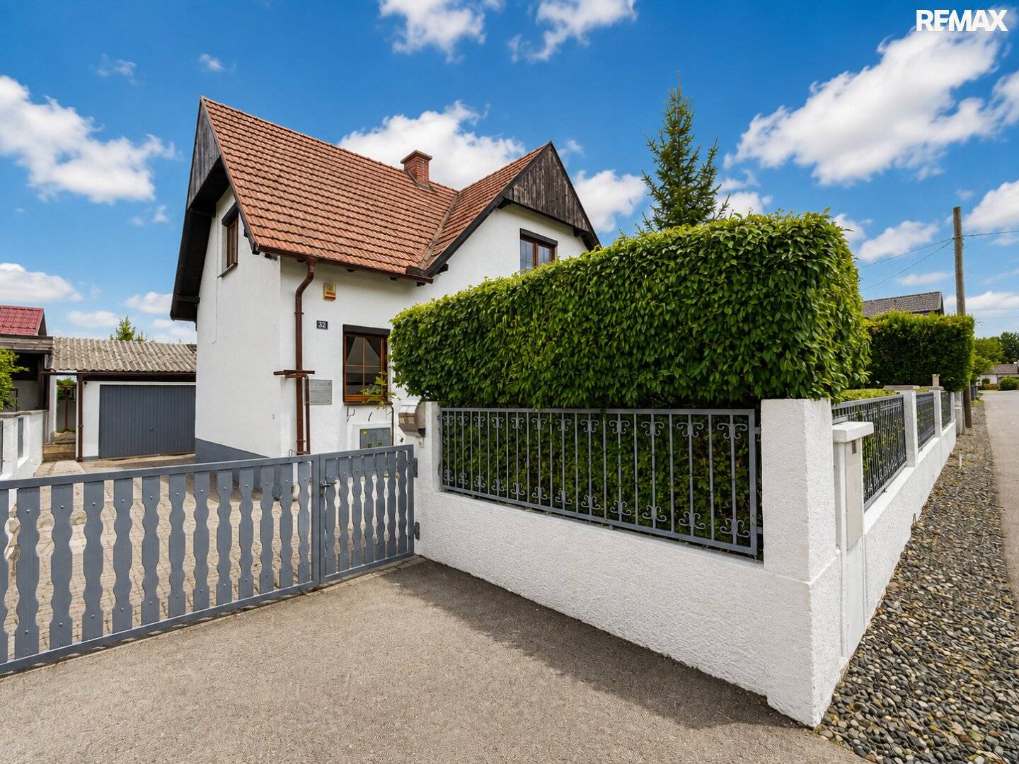 Charming single-family house in Felixdorf, 3 rooms, garden, garage
