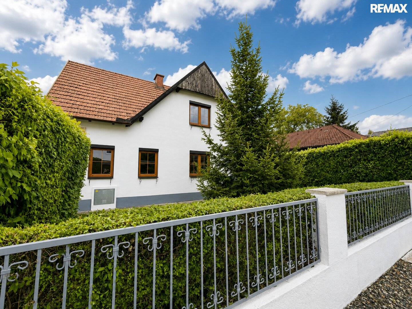 Charming single-family house in Felixdorf, 3 rooms, garden, garage