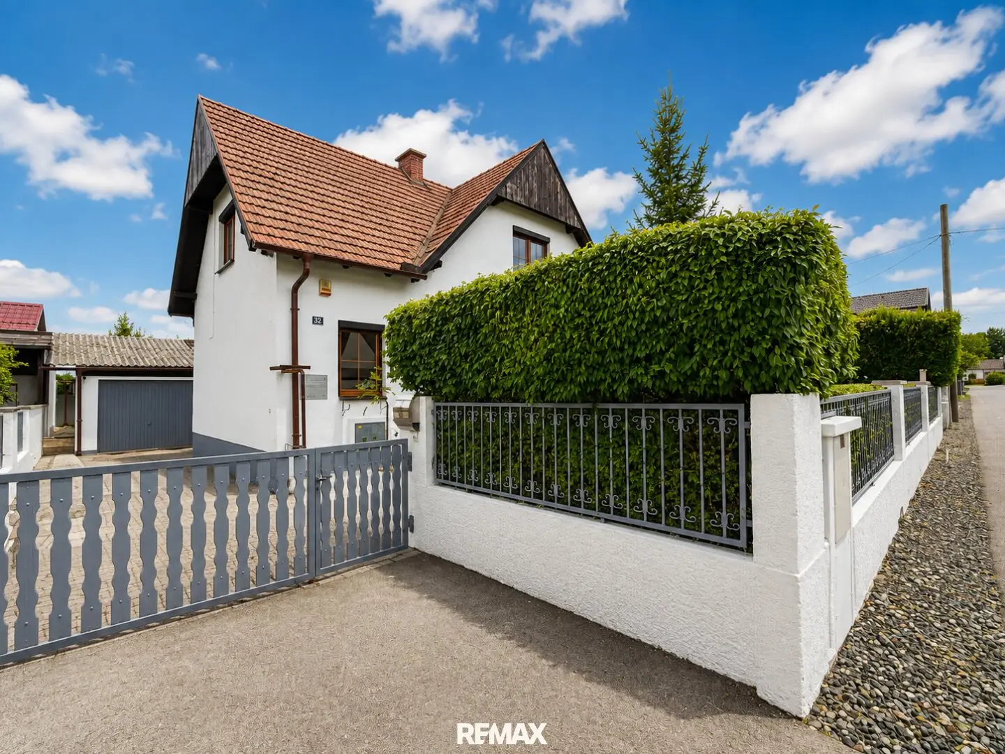 Charming single-family house in Felixdorf, 3 rooms, garden, garage