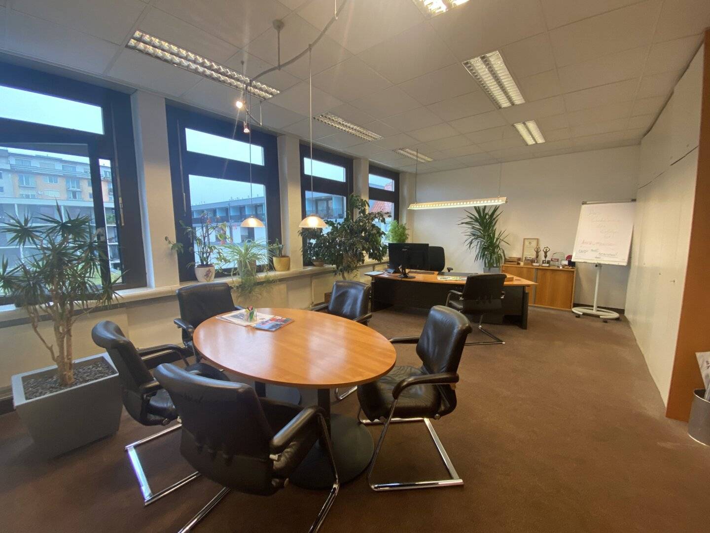 +++ Geschäfts/Bürohaus mit Tiefgarage in zentraler Lage und perfekter Infrastruktur +++