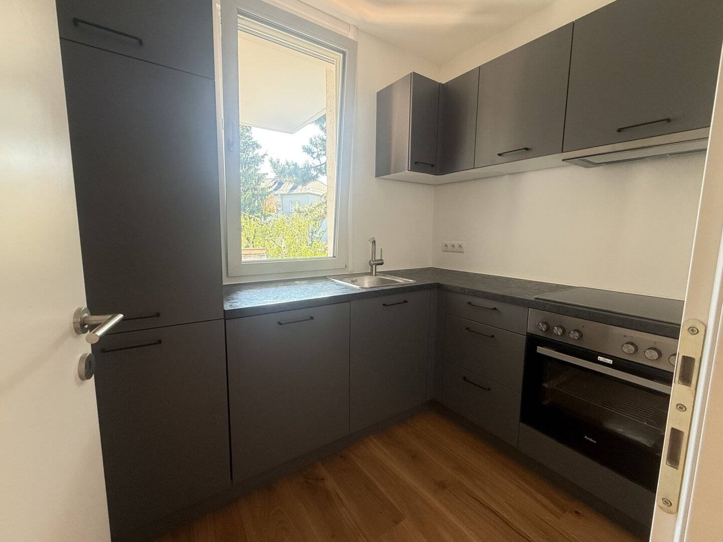 First occupancy after complete renovation, modern 2-room apartment with loggia in Andritz