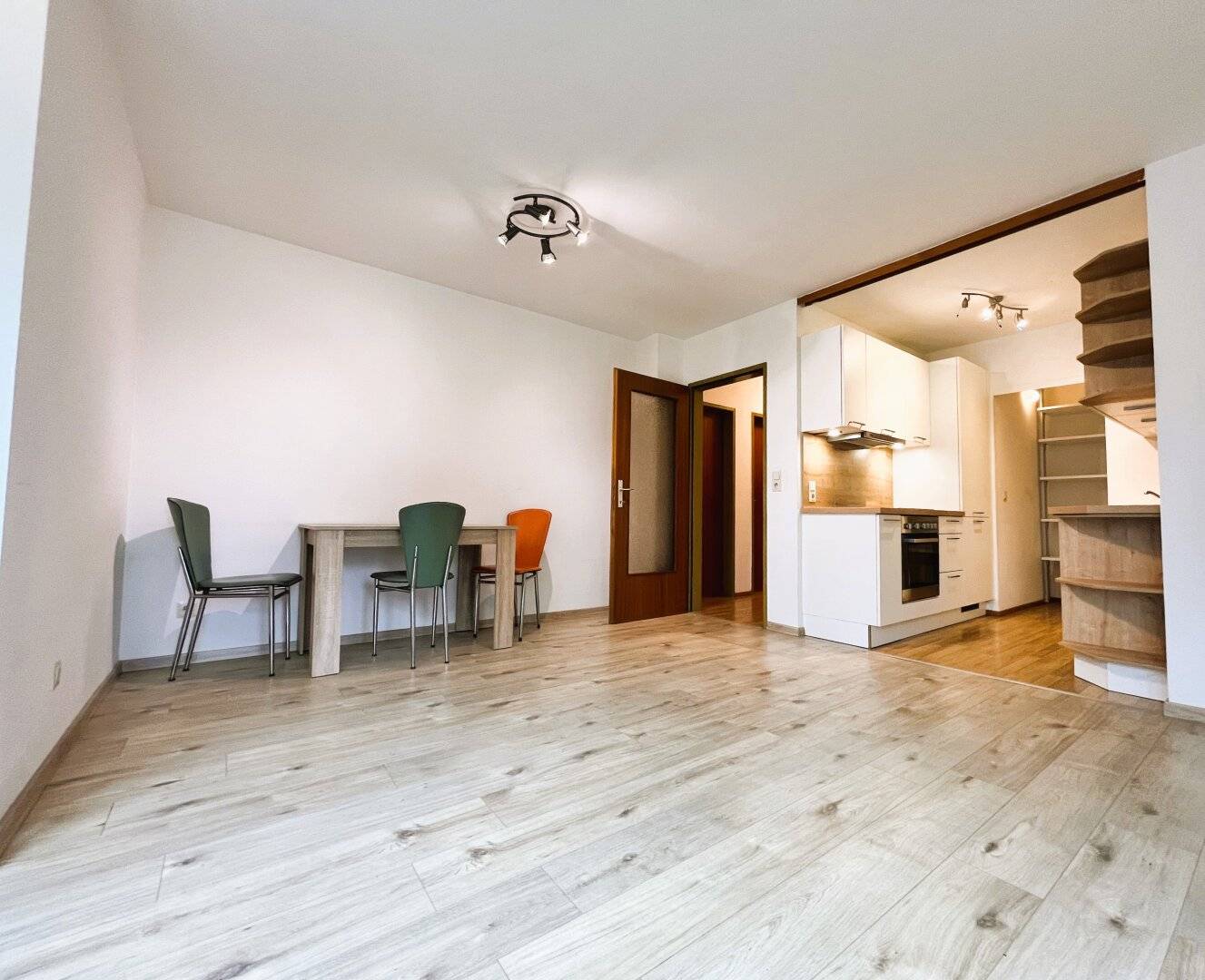AVAILABLE IMMEDIATELY: Centrally located bright 2-room apartment with balcony for rent