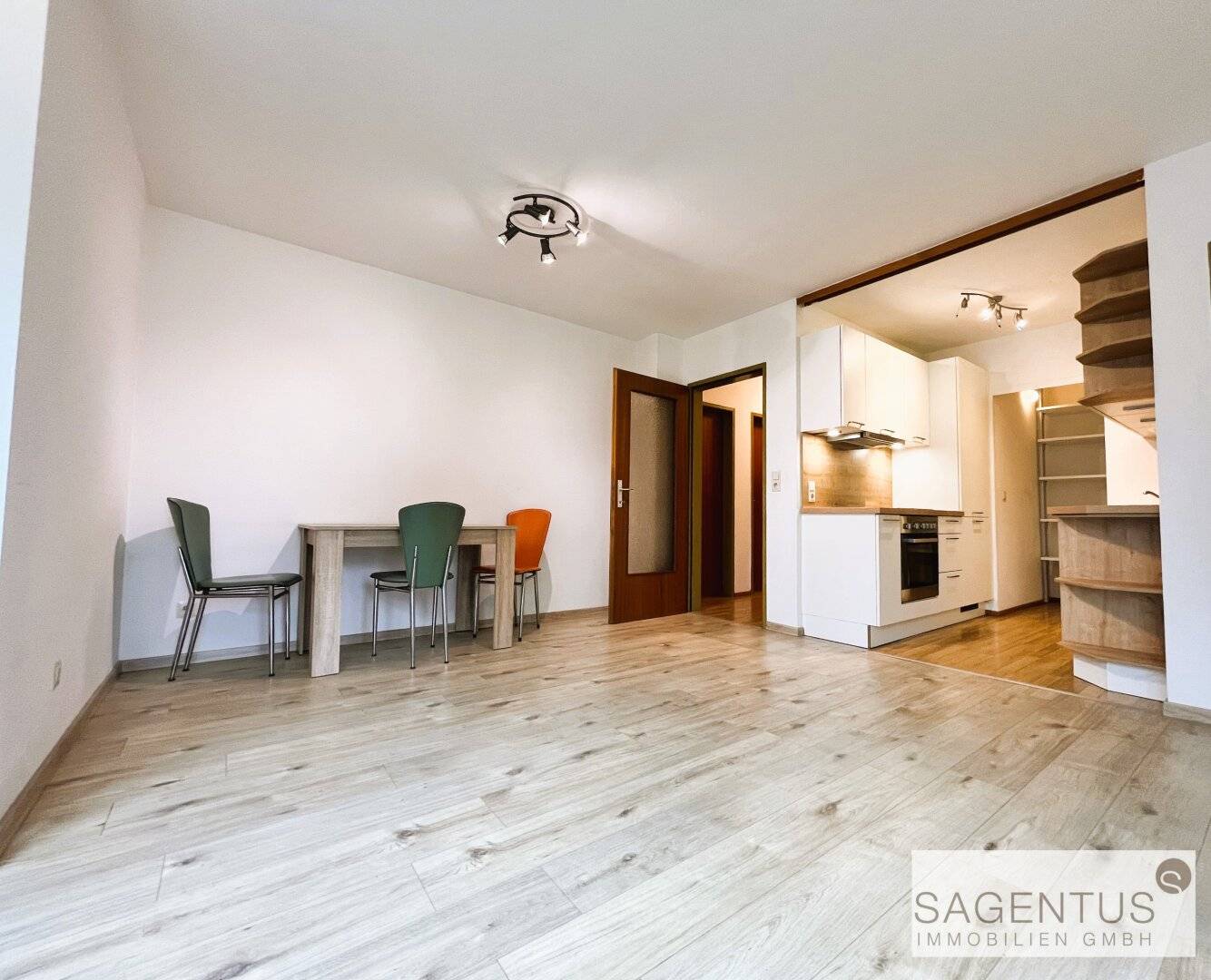 AVAILABLE IMMEDIATELY: Centrally located bright 2-room apartment with balcony for rent