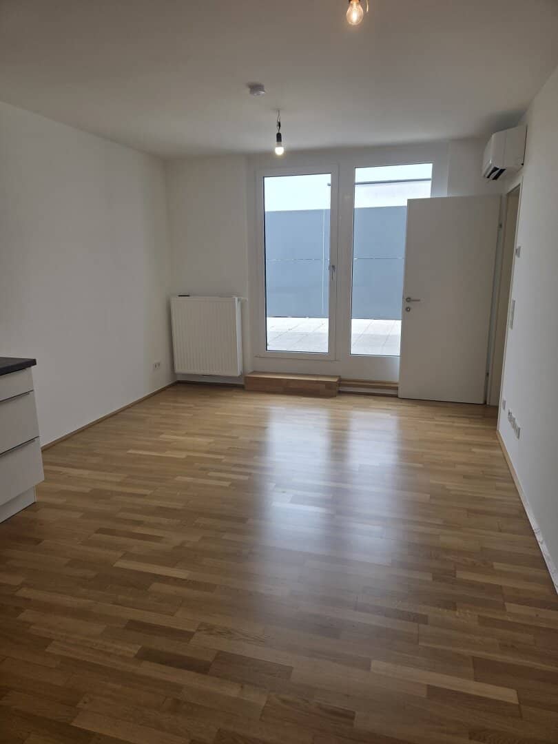 TERRACE APARTMENT WITH PARK VIEW 2 ROOMS, AIR CONDITIONED, HEATING HOT WATER COLD WATER ALREADY INCLUDED IN THE RENT
