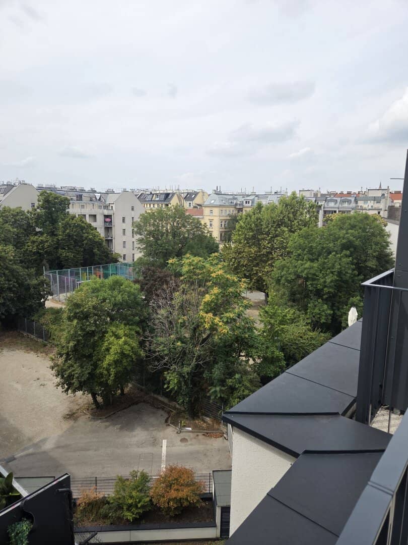 TERRACE APARTMENT WITH PARK VIEW 2 ROOMS, AIR CONDITIONED, HEATING HOT WATER COLD WATER ALREADY INCLUDED IN THE RENT
