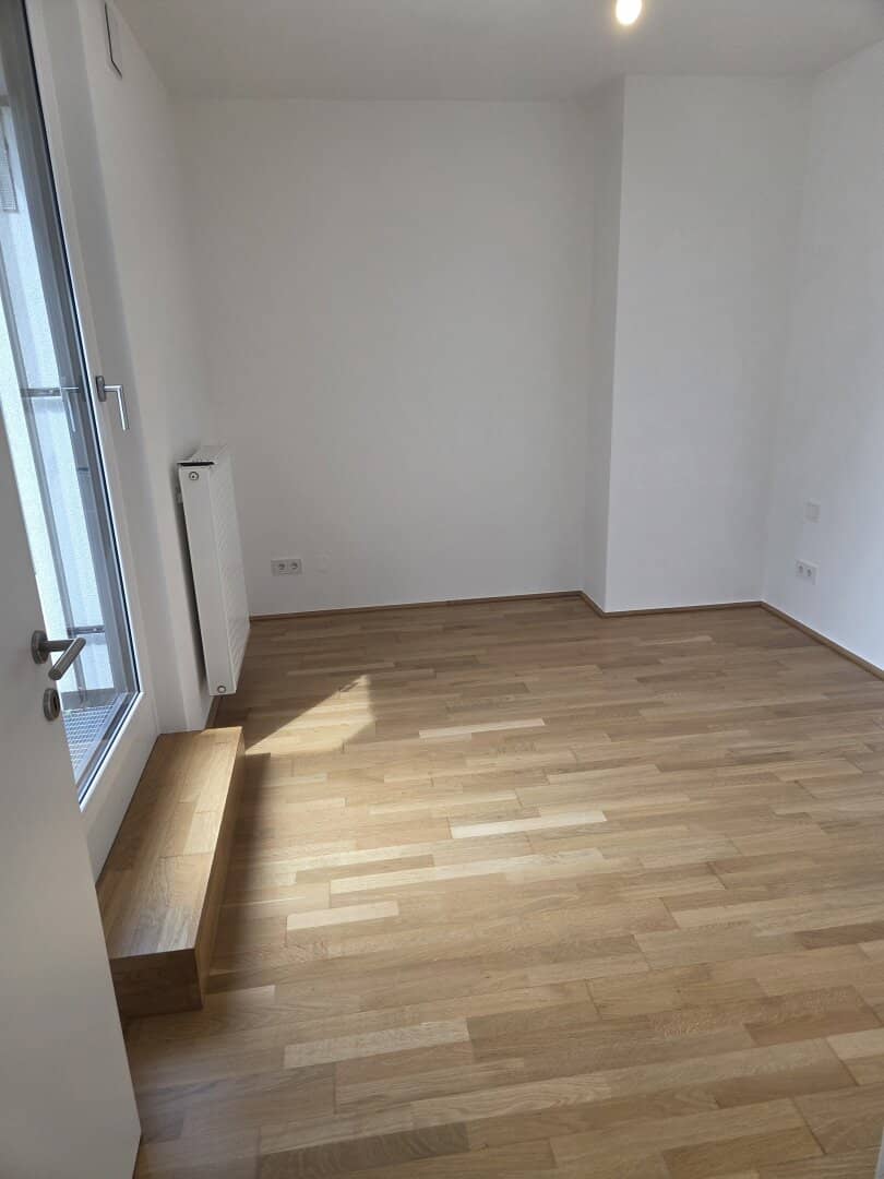 TERRACE APARTMENT WITH PARK VIEW 2 ROOMS, AIR CONDITIONED, HEATING HOT WATER COLD WATER ALREADY INCLUDED IN THE RENT