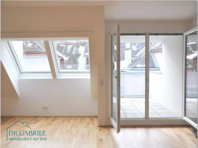 MODERNE, HELLE DG-WOHNUNG MIT TERRASSE