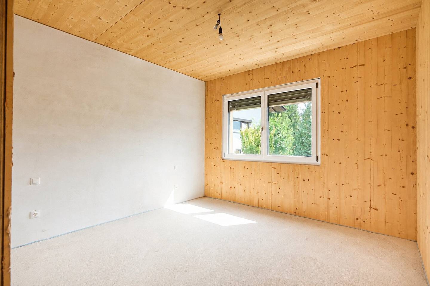 Paused - COMMISSION-FREE - Flexible attic apartment in timber construction with Traunstein view!