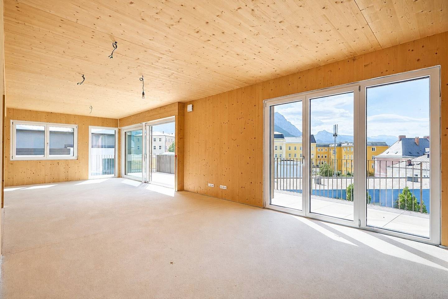Paused - COMMISSION-FREE - Flexible attic apartment in timber construction with Traunstein view!