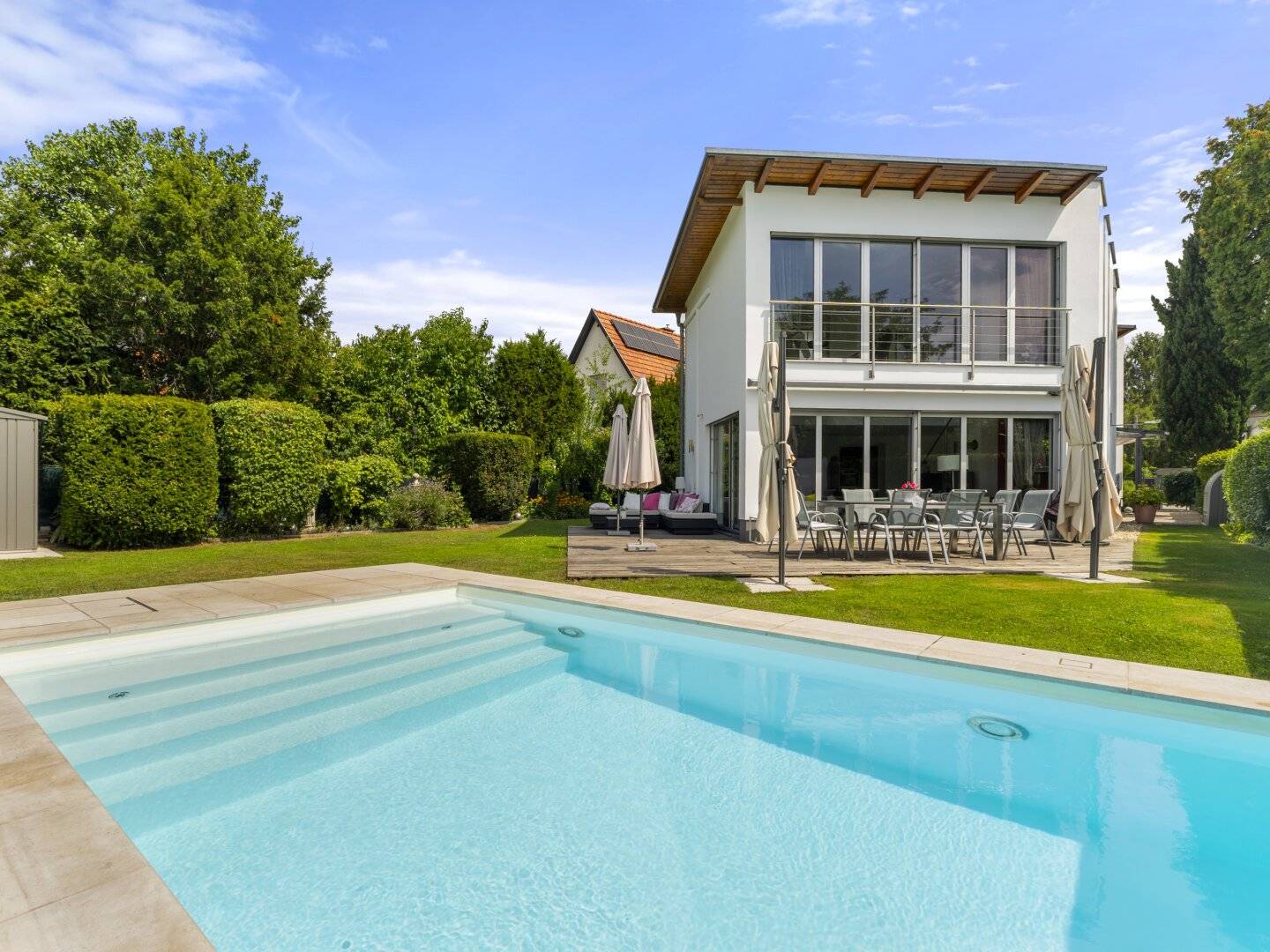Exklusive Stadtresidenz im 22. Bezirk – Architektur, Privatsphäre &amp; Pool auf höchstem Niveau